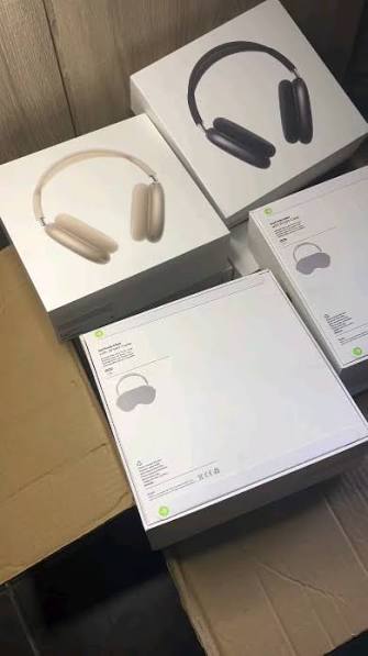 Apple AirPods Max 2 wholesale listing